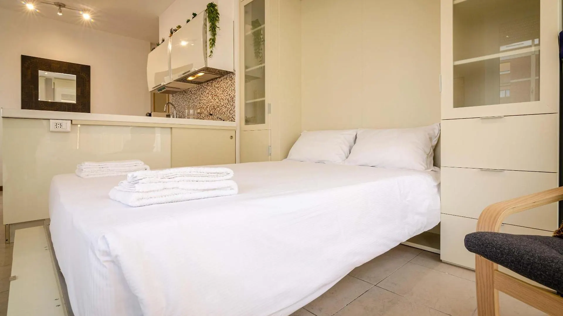 Large And Bright Studio In The Heart Of Bologna Apartment