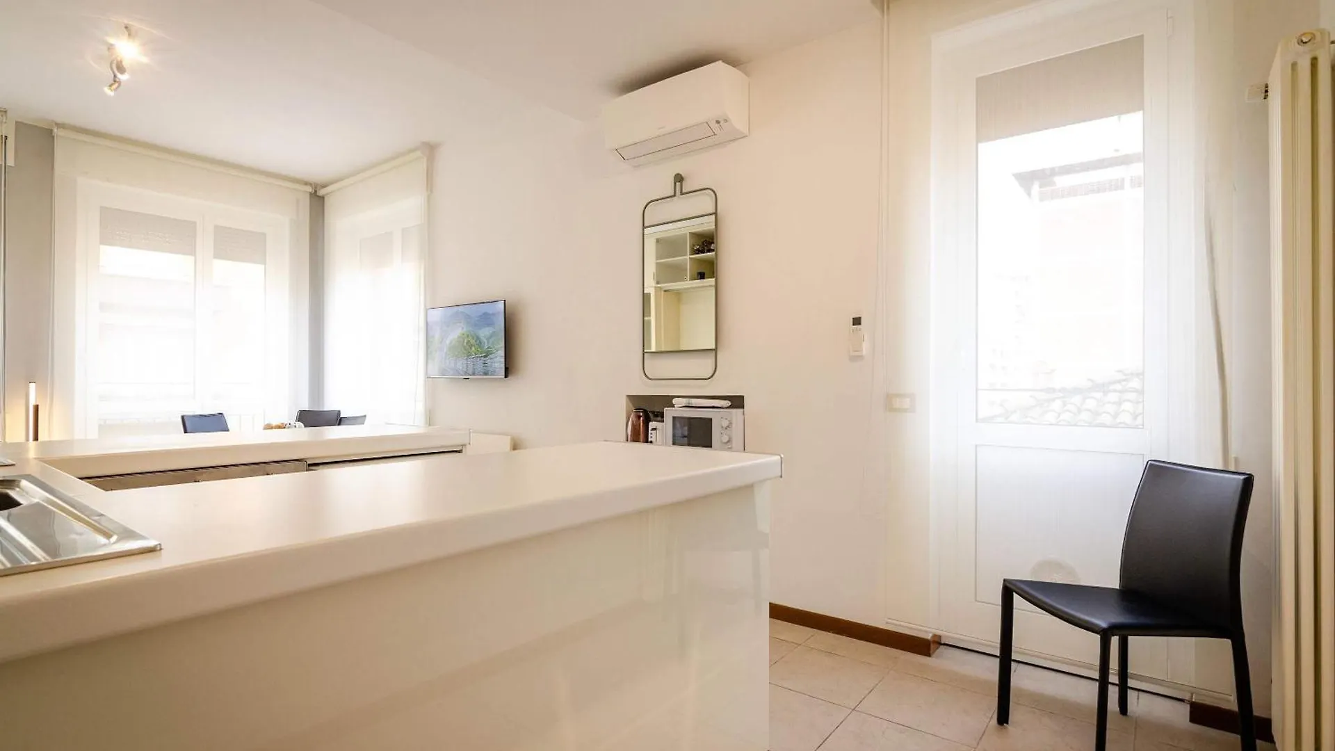 Large And Bright Studio In The Heart Of Bologna Italy