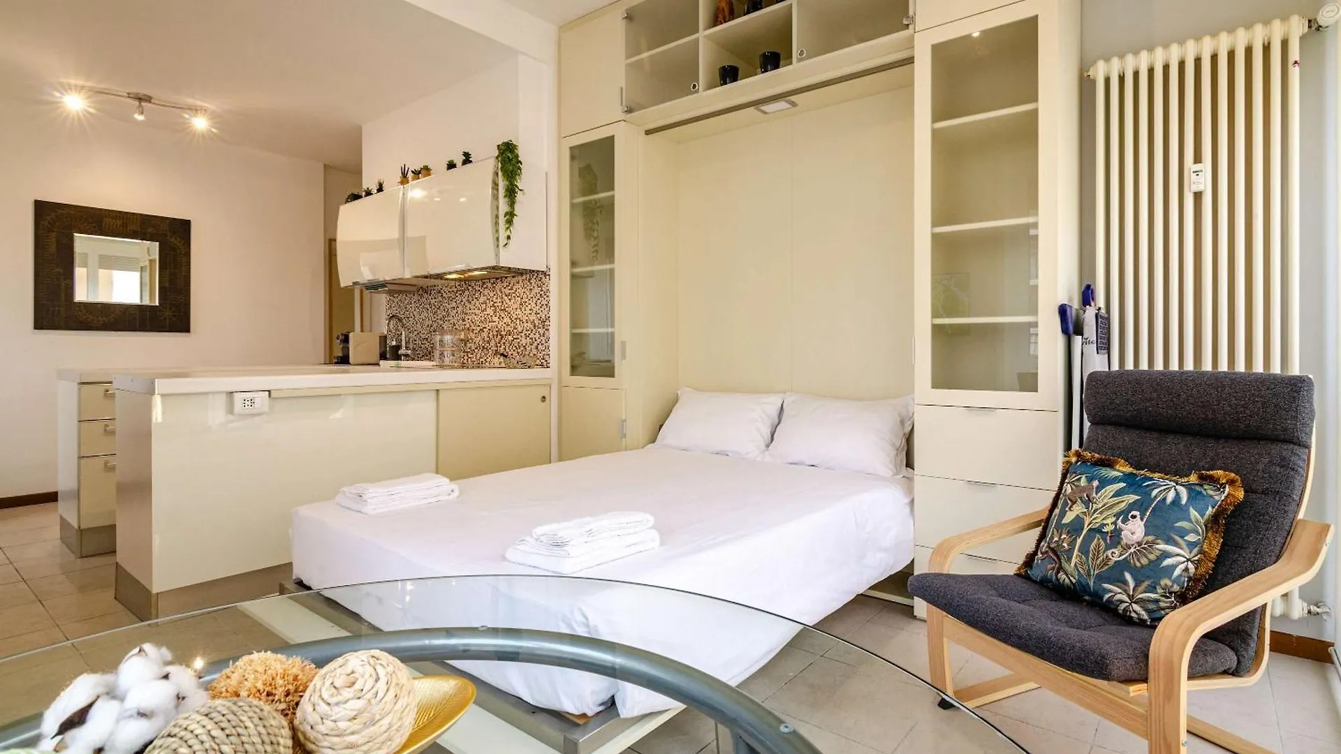 Apartment Large And Bright Studio In The Heart Of Bologna Italy